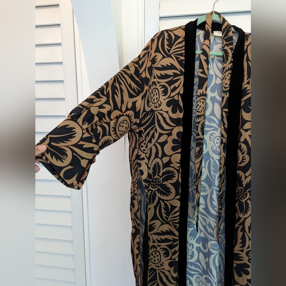 Kimono gold and black with velvet details